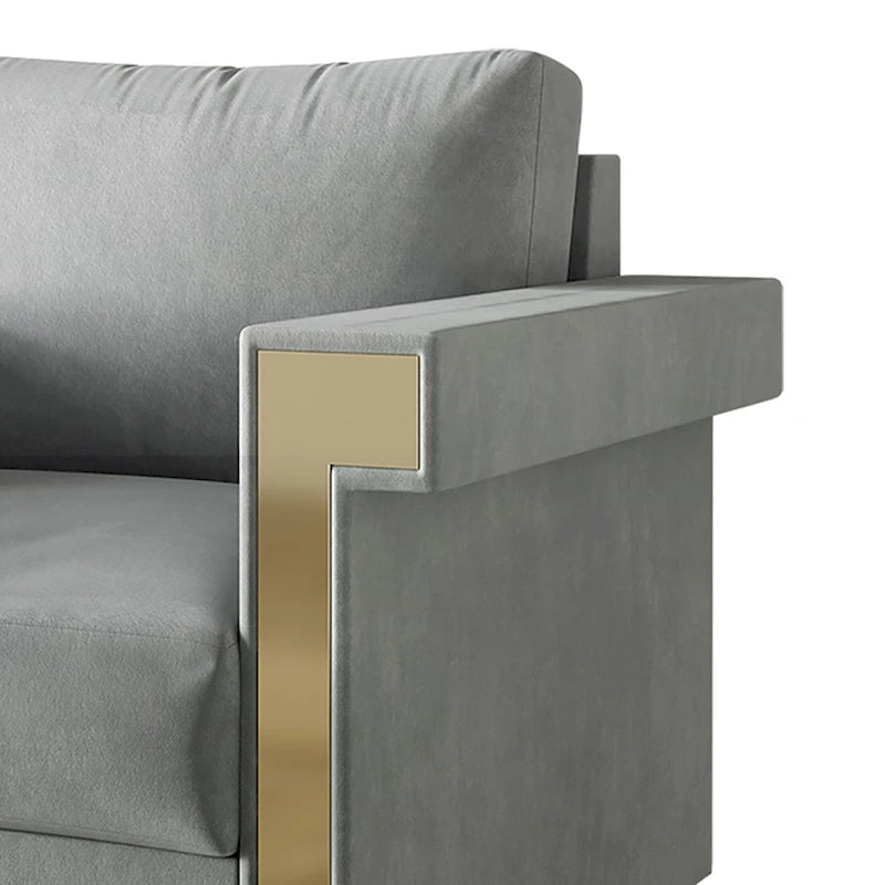Dwuosobowa sofa tapicerowana aksamitem ze złotymi akrylowymi podłokietnikami i metalowymi nogami