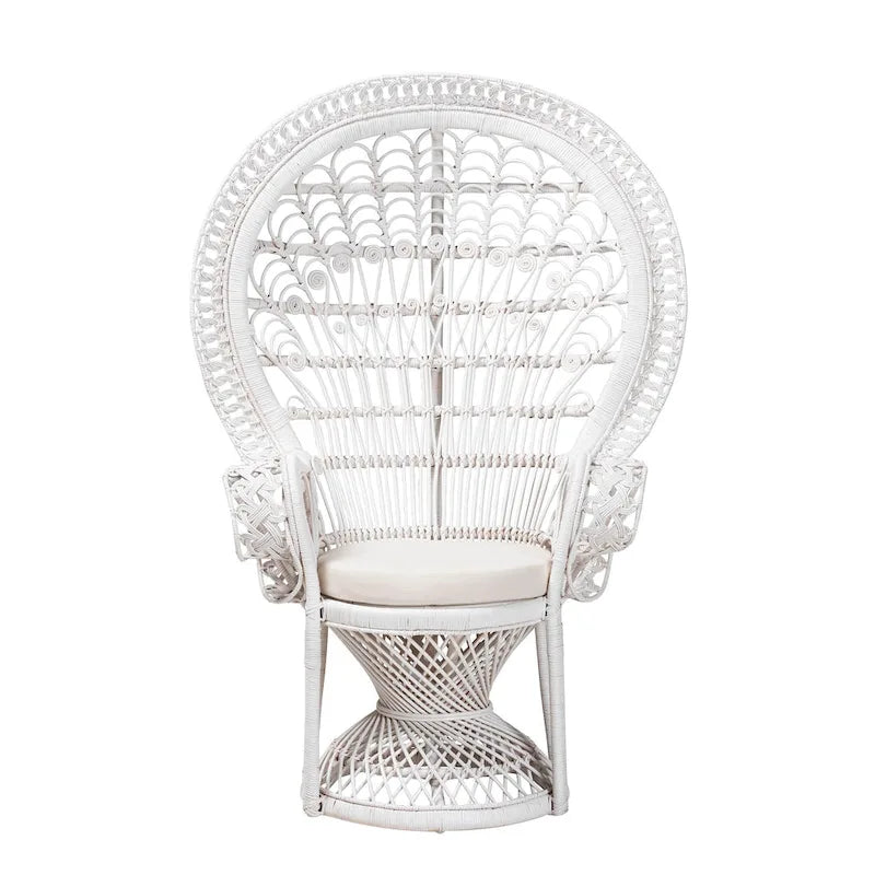 Böhmischer Peacock-Akzentstuhl aus natürlichem Rattan mit Sitzkissen – Weiß