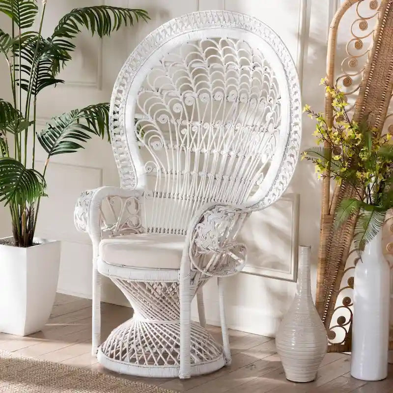 Böhmischer Peacock-Akzentstuhl aus natürlichem Rattan mit Sitzkissen – Weiß