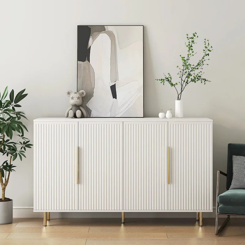 Modernes Sideboard mit Rillenoptik, verstellbaren Einlegeböden und Metallgriffen